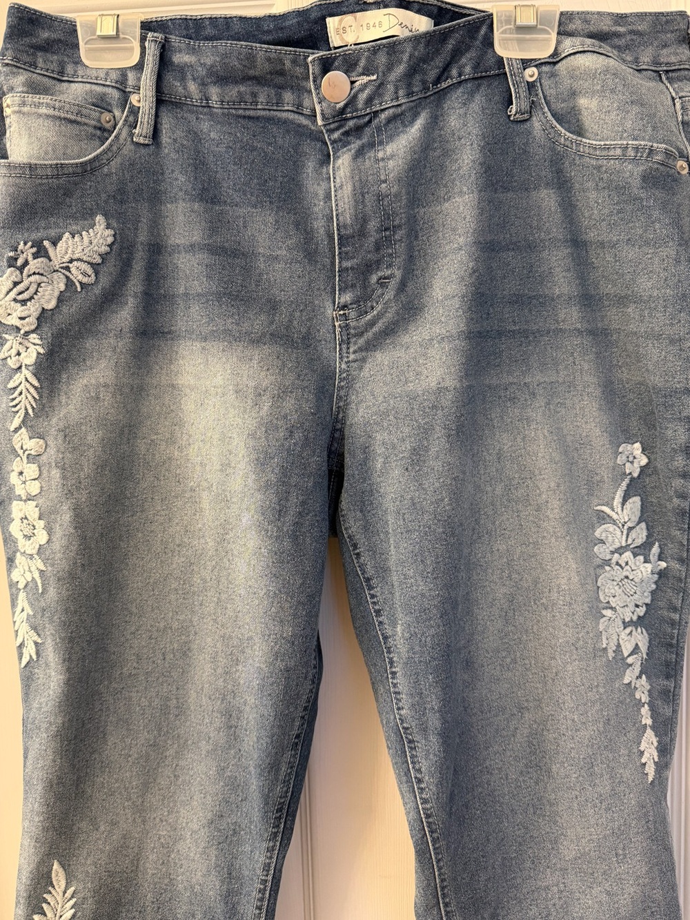C EST 1946 Stretch Jeans with Embroidered Flowers Sz 16W - Picture 2 of 5